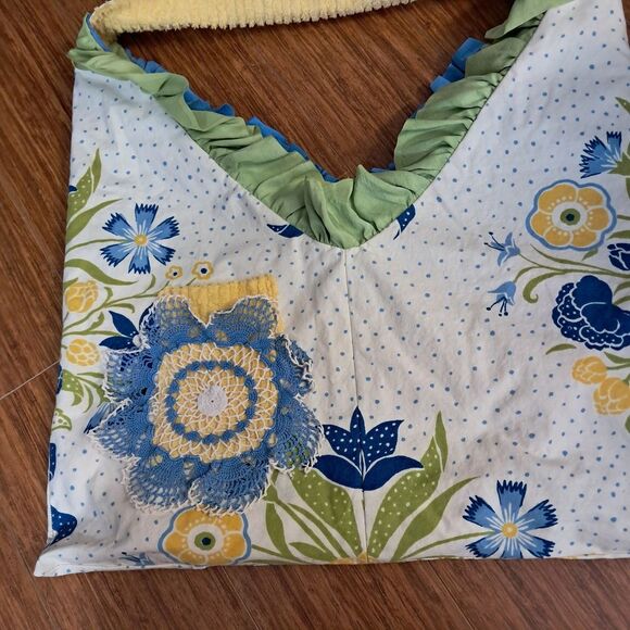 BEACH BAG/ TOTE/OVERNITE BAG REVERSIBLE - Picture 3 of 9